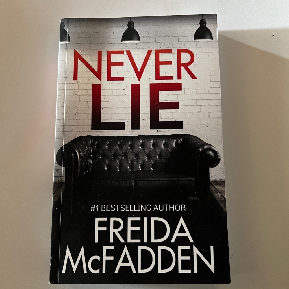 Freida‎ McFadden Never Lie Thriller Book